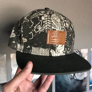NIKE strap back hat